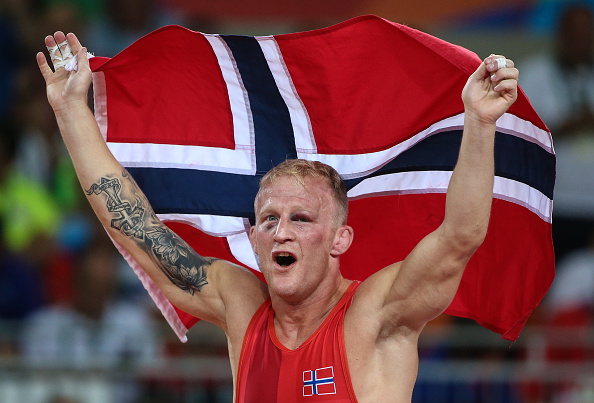 Stig Andre Berge med det norsk flagg etter seier